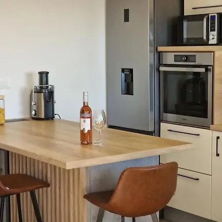 Apartman With Parking Space - 22505 *