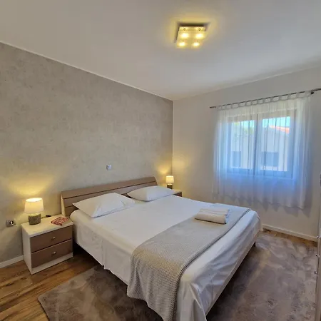 Apartament With Parking Space - 22505 *